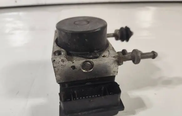 Skoda Fabia Mk2 (5J) ABS Pump 6R0907379