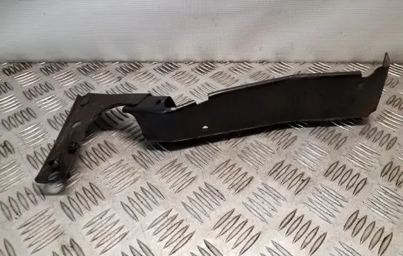 Audi A5 Sportback 8TA Fender mounting bracket 8T0821136