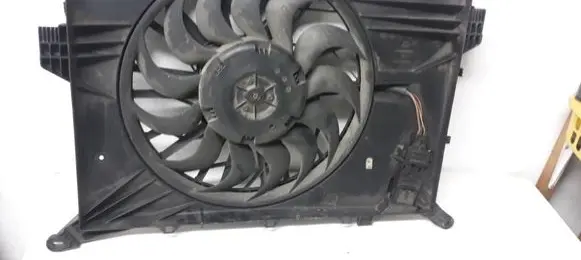 Volvo XC70 Radiator cooling fan shroud
