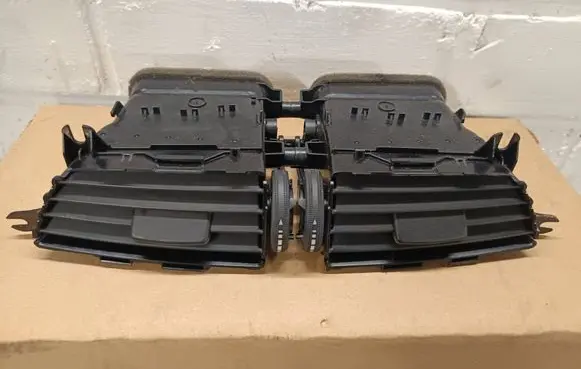 Mercedes-Benz C W204 Dash center air vent grill A2048306054 258210