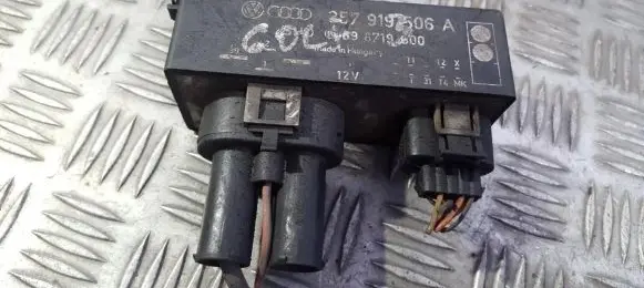 Coolant fan relay