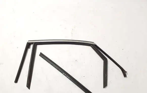Citroen DS7 Crossback Rubber seal rear door 9815692480