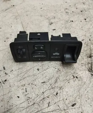 Wing mirror switch