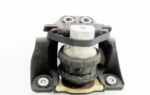 Volvo XC90 Engine mount bracket 32137494