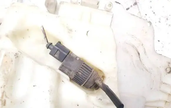 Ford S-MAX Windscreen/windshield washer pump 6m2113k082aa