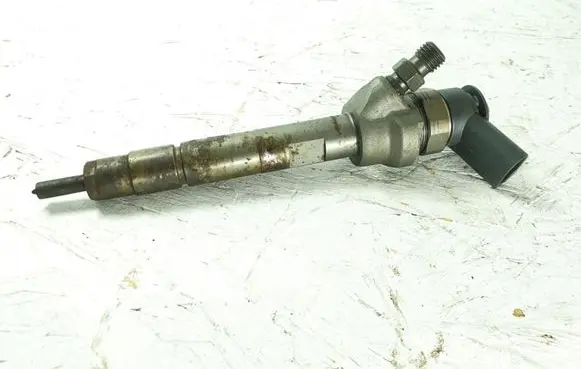 BMW 1 E82 E88 Fuel injector 850690202