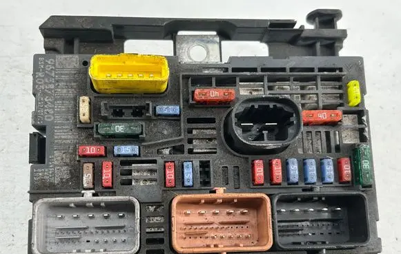 Peugeot 308 BSM Control unit 9675878480