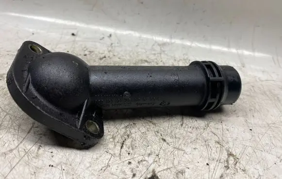 Audi A4 S4 B5 8D Engine coolant pipe/hose 06b121121