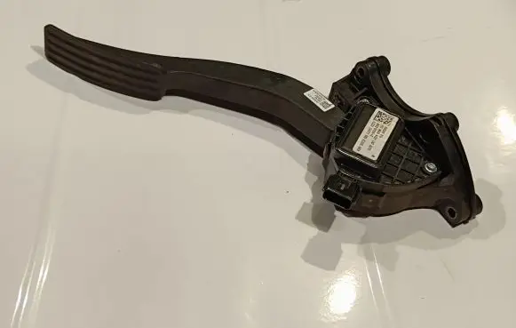 Land Rover Defender Accelerator throttle pedal GK529F836AC