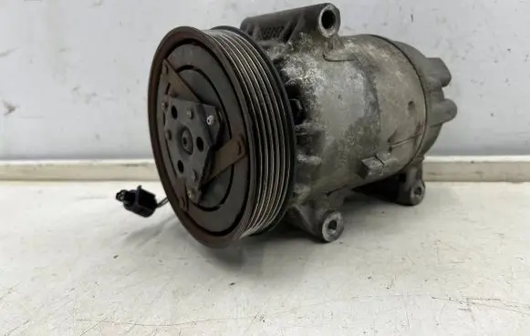 Renault Scenic II - Grand scenic II Air conditioning (A/C) compressor (pump) 8200600110