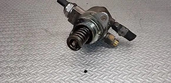 Skoda Rapid (NH) Mechanical fuel pump 03C127026P