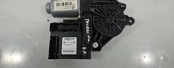 Volkswagen Touran II Front door window regulator motor 1T0959701T HW009SW21XX 402297B