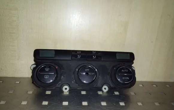 Volkswagen Touran I Climate control unit