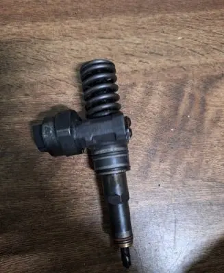 Audi A6 S6 C5 4B Fuel injector