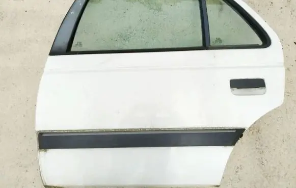 Peugeot 405 Rear door baltos