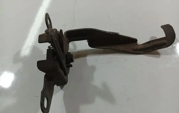 Engine bonnet/hood lock/catch