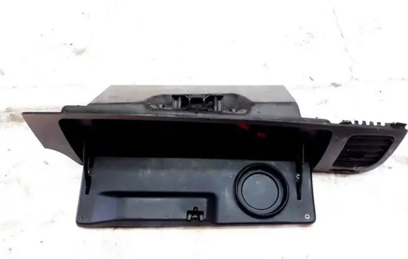 Glove box