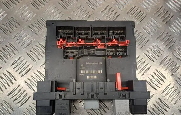 Skoda Octavia Mk2 (1Z) Comfort/convenience module 1K0937049N