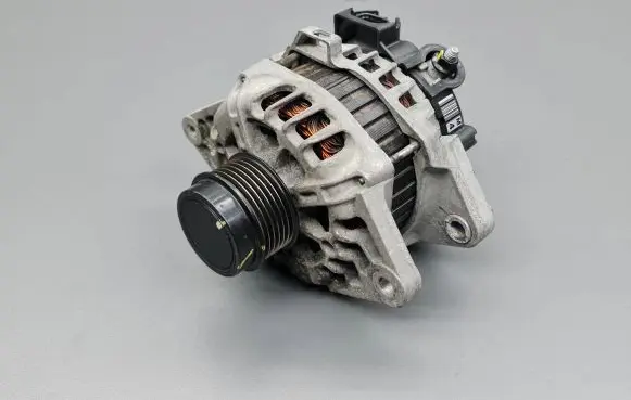 Hyundai i30 Generator/alternator 2610164 373002B700
