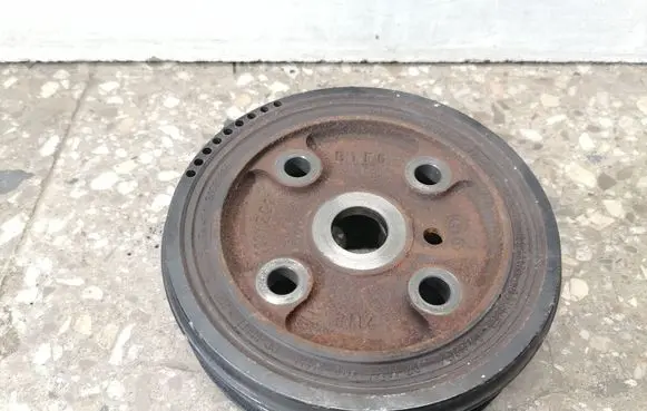Volvo V70 Crankshaft pulley 30731865