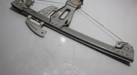 Toyota Aygo AB10 Front window lifting mechanism without motor