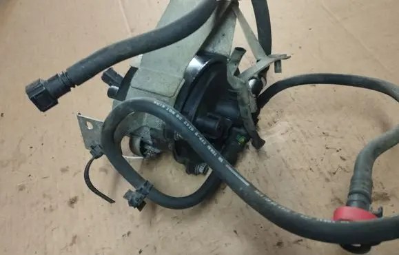 Peugeot 4007 Fuel filter housing 