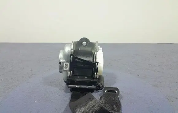 BMW X3 E83 Front seatbelt 7497783