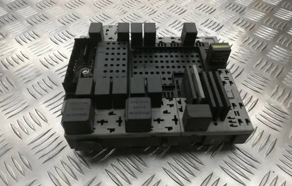 Volvo S80 Fuse module 08696098 08696040