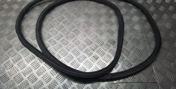 Porsche Macan (95B) Front door rubber seal 95B831721