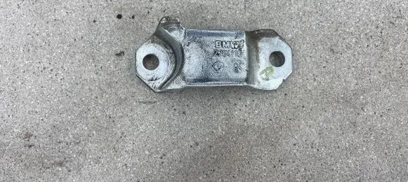 BMW M6 Sway bar bush bracket, front 2284110 31352284110