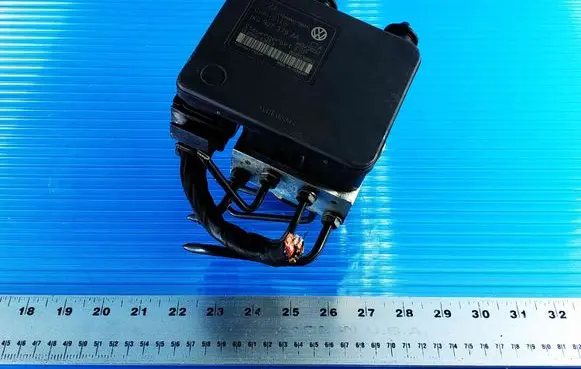 Volkswagen Golf V ABS Pump 2IH5M17S50 1K0907379AA 1K0907379AACTA