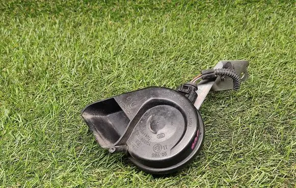 Volkswagen Touareg II Horn signal 7P6951223A
