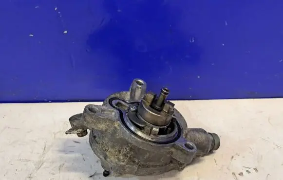 Volvo V70 Vacuum pump 8699237 08699237