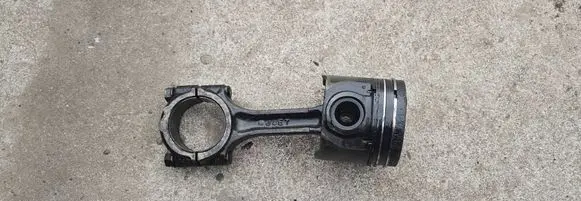 KIA Sorento Piston with connecting rod 