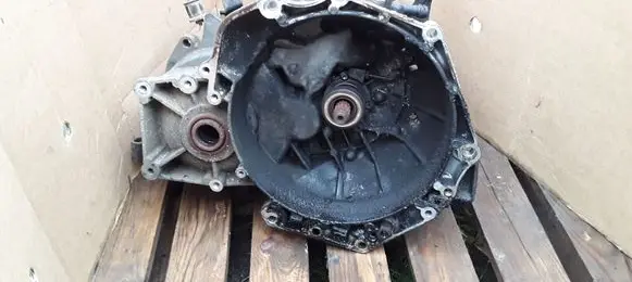 Manual 5 speed gearbox