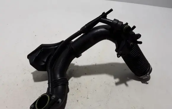 Mercedes-Benz GLA H247 Air intake duct part A2820904100