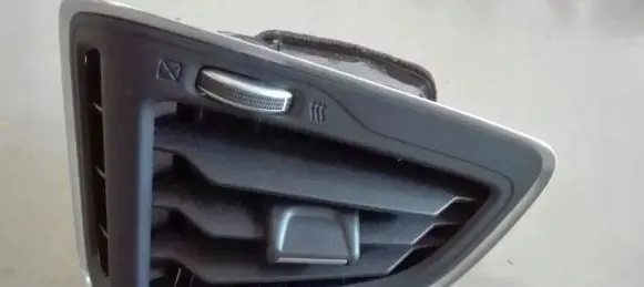 Ford B-MAX Dash center air vent grill