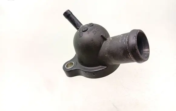 Volkswagen Golf VII Engine coolant pipe/hose 04L121131AA