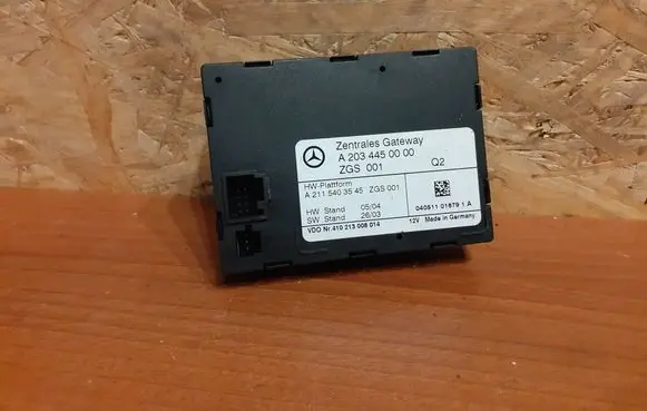 Mercedes-Benz C W203 Gateway control module A2034450000