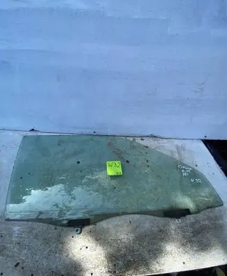 Toyota Corolla E110 Front door window glass four-door 43R0033