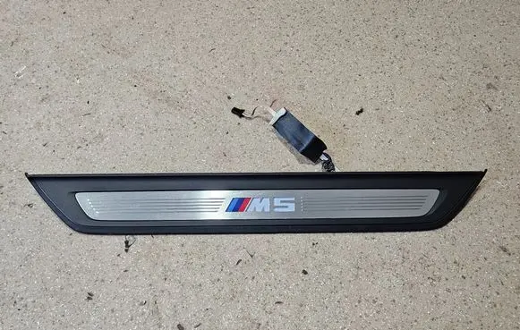 Front sill trim cover