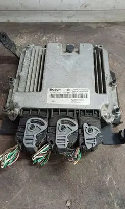 Renault Laguna III Engine control unit/module 8200946162 8200726880 0281015323