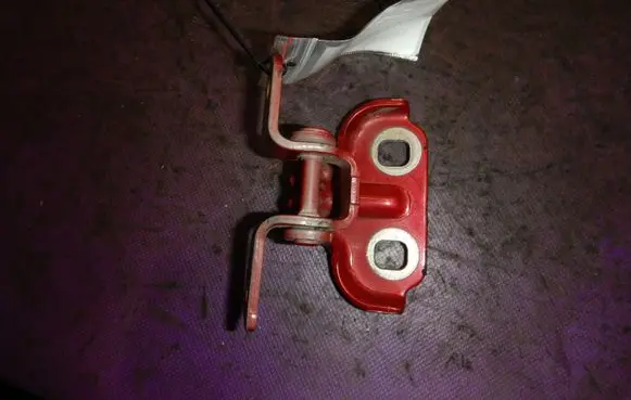 Chevrolet Aveo Front door lower hinge T3A047587