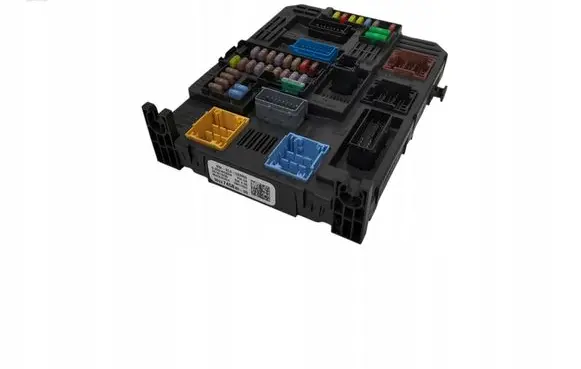 Peugeot Traveller Fuse module 9822745880