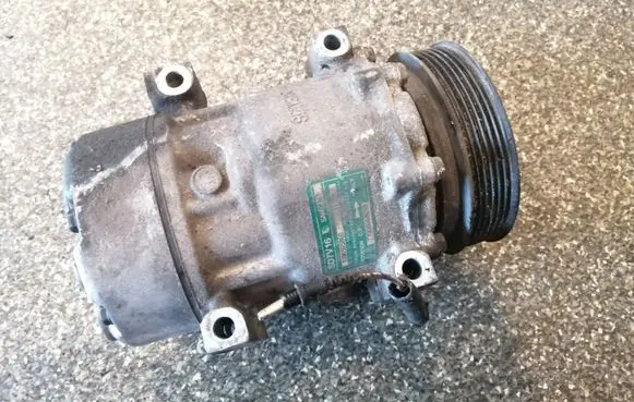 Renault Megane I Air conditioning (A/C) compressor (pump) 7700866828B