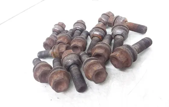 Volkswagen Touareg I Nuts/bolts 