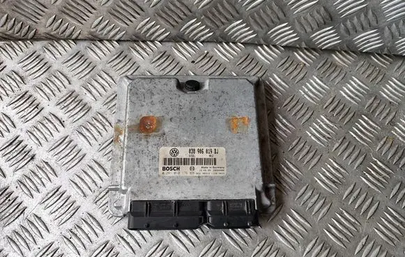 Volkswagen PASSAT B5 Engine control unit/module 038906019BJ 0281010176