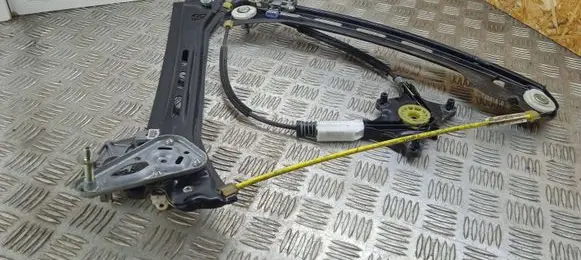 Mercedes-Benz CLS C218 AMG Front window lifting mechanism without motor 918241102