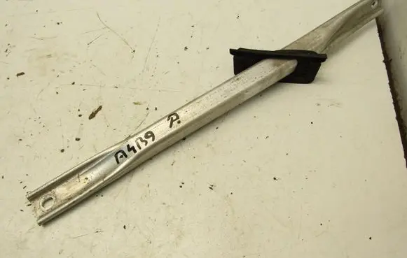 Audi A4 S4 B9 Front strut bar 8W0805646