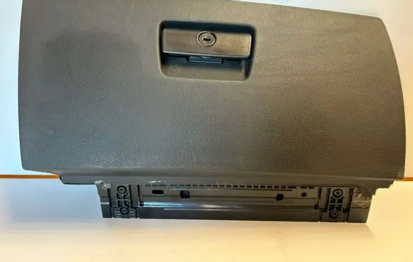 Glove box